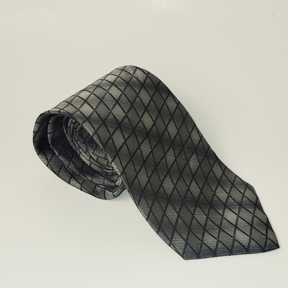 3/$30 CALVIN Klein Two Tone Grey 100% Silk Tie - Picture 2 of 5